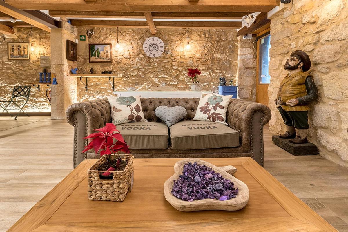 Hostal 977 Tarragona Luaran gambar