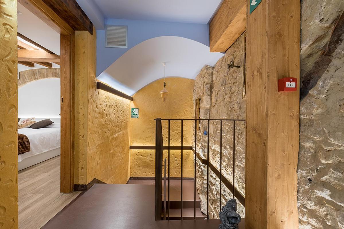 Hostal 977 Tarragona Luaran gambar