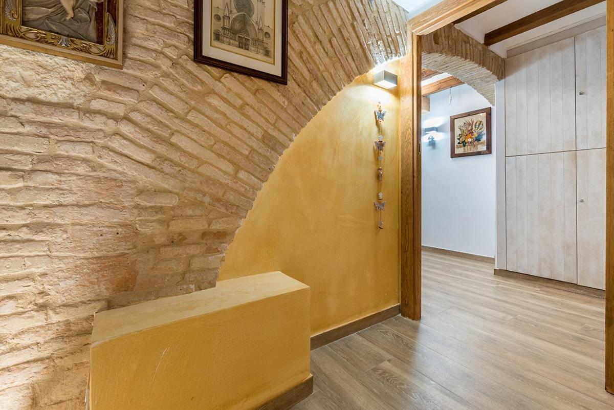 Hostal 977 Tarragona Luaran gambar