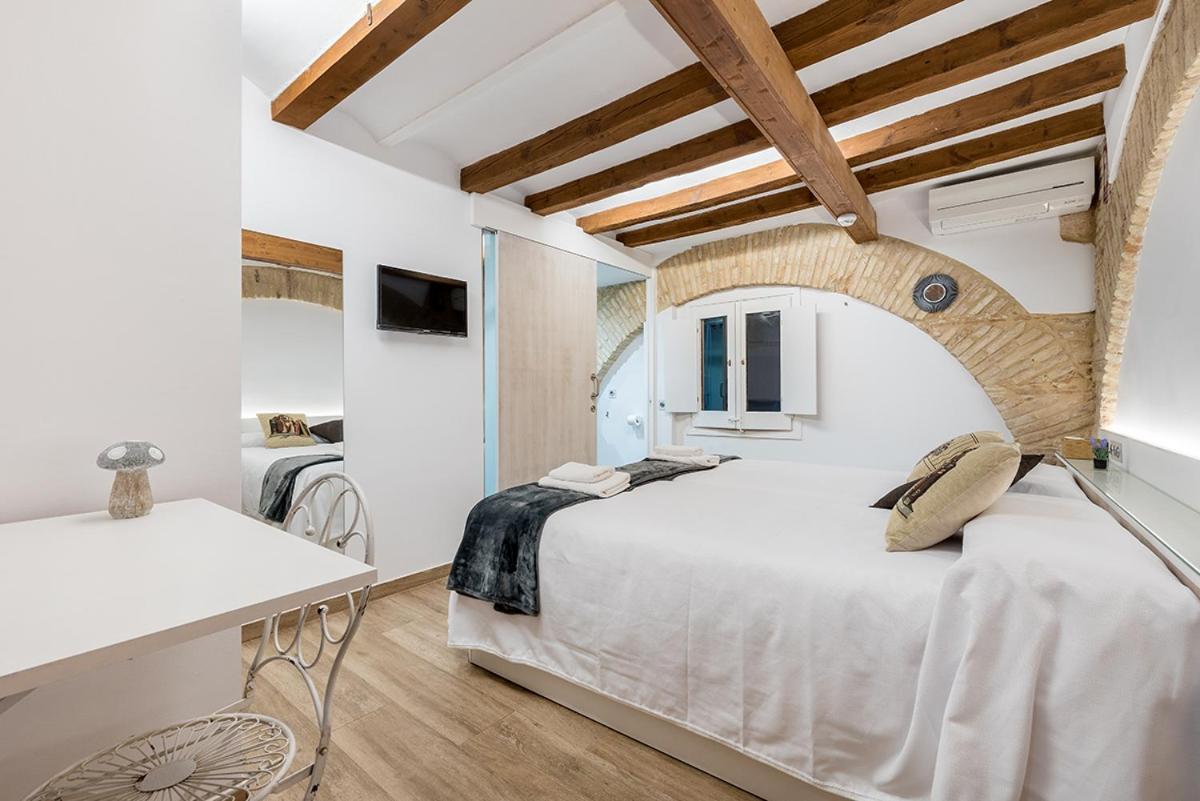 Hostal 977 Tarragona Luaran gambar