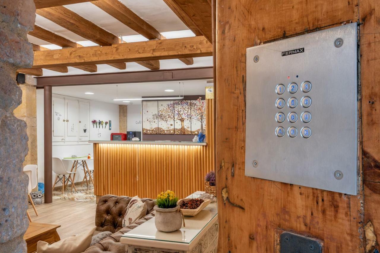 Hostal 977 Tarragona Luaran gambar